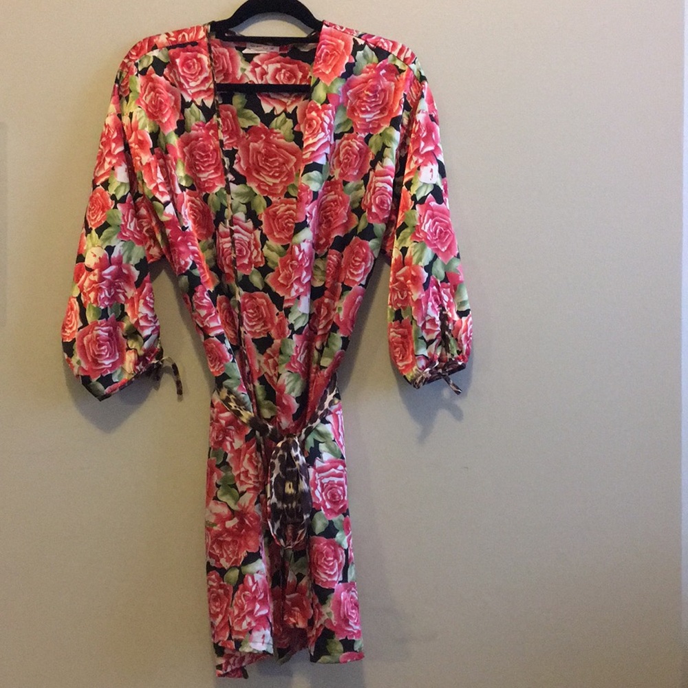 🌹 Vintage Silky Rose & Leopard Print Robe.